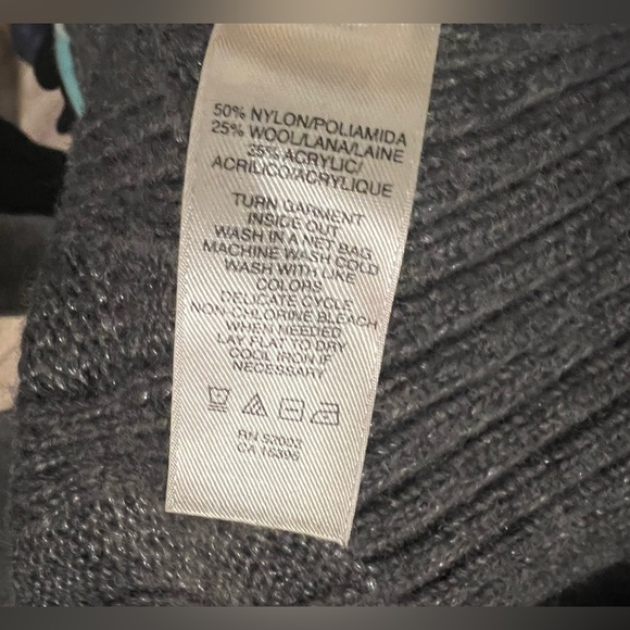 DKNY Jeans cropped grey & silver cable knit turtleneck, Medium, 3/4 sleeve. - Picture 9 of 10